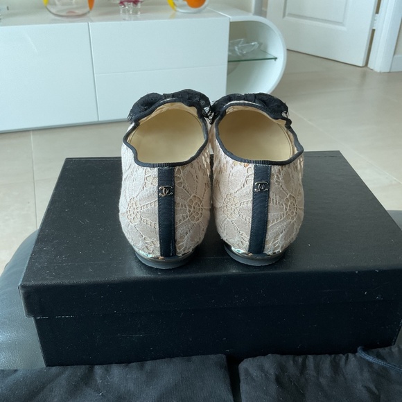 CHANEL Lace Black and Beige Loafers Flats With Bow size 39 Made in Italy. - Picture 3 of 5